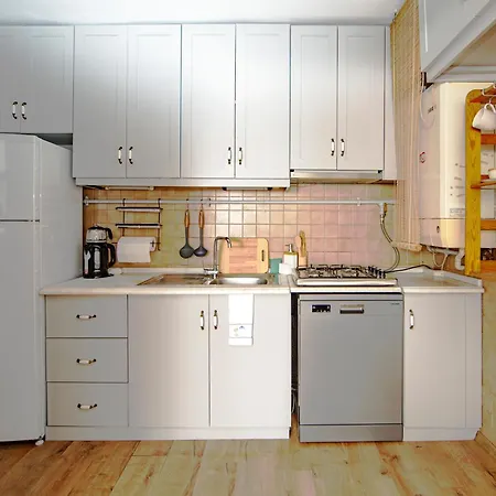 شقة A Cozy, Quiet With Great View In Center *