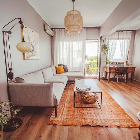 A Cozy, Quiet With Great View In Center Daire