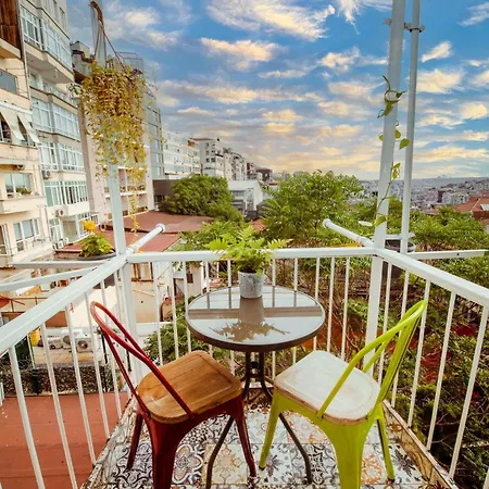 A Cozy, Quiet With Great View In Center